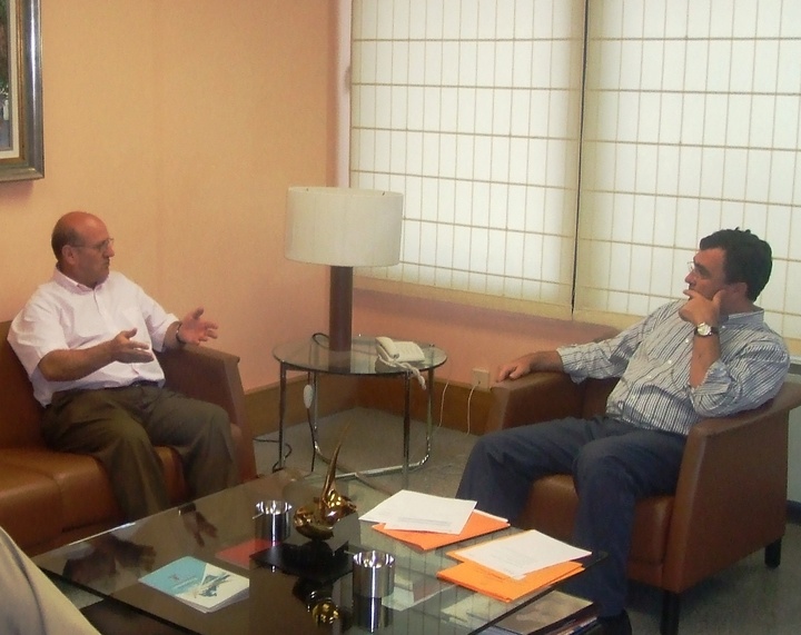 José Ballesta recibe al teniente de Alcalde de Vivienda Transportes y Comercio del Ayuntamiento de Murcia, Antonio Castillo