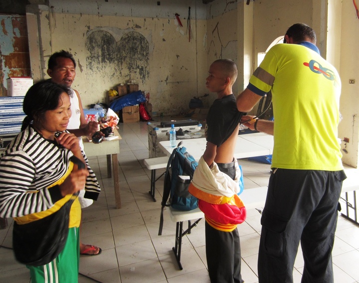 Sanitarios de la Región colaboran con Bomberos en Acción en Filipinas