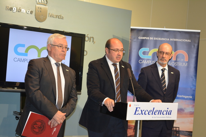 Imagen del consejero de Educación, Universidades y Empleo, junto al rector de la Universidad de Murcia y el rector de la Universidad Politécnica de Cartagena