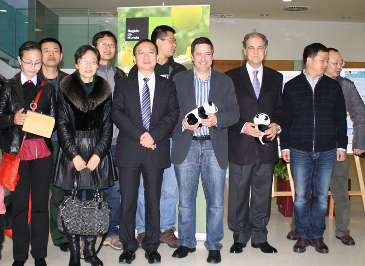 Una delegación procedente de la provincia china de Sichuan visita la Región