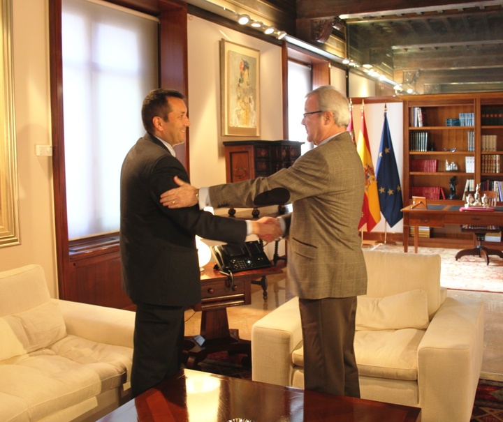 Reunión entre el presidente Valcárcel y el alcalde de Librilla, Francisco Javier Montalbán.