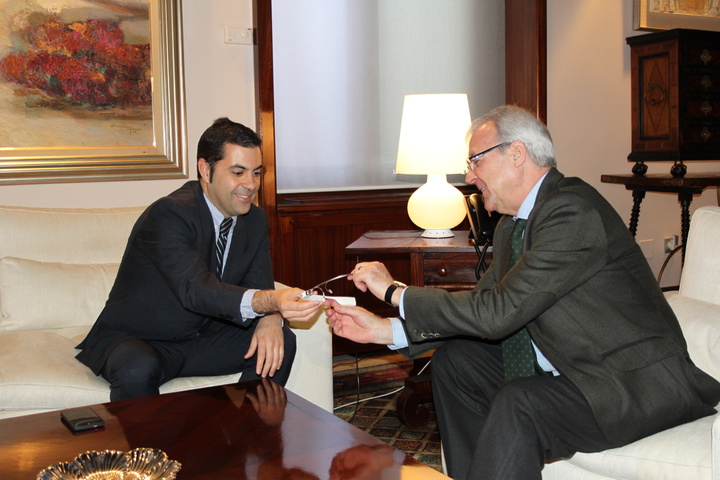 El presidente de la Comunidad, Ramón Luis Valcárcel, recibe al director de la empresa Neosistec, Javier Pita