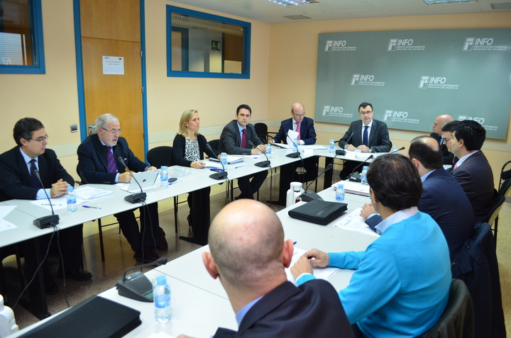 El consejero de Industria, Empresa e Innovación, José Ballesta, inauguró el proceso de consultas para la elaboración del Plan de Apoyo a los Emprendedores, en el que a lo largo de la semana se recogerán las aportaciones de más de 120 expertos
