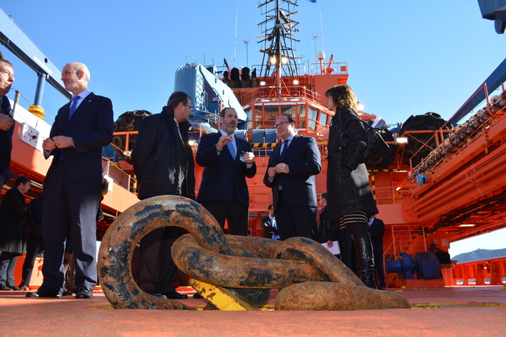 Pedro Antonio Sánchez durante su visita al buque polivalente de Salvamento Clara Campoamor