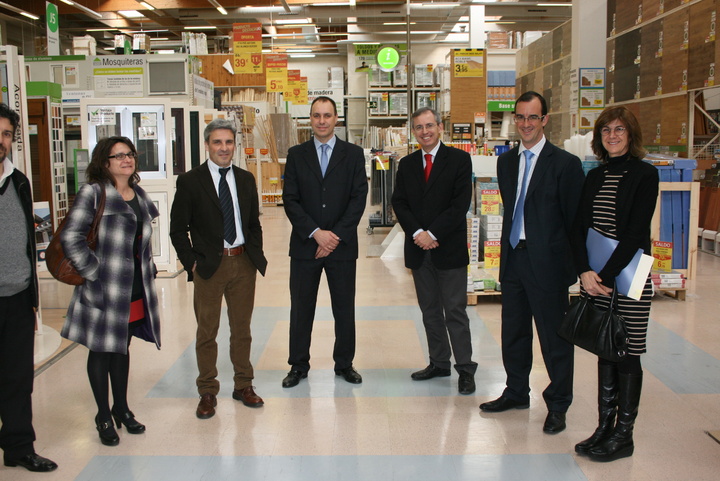 Imagen de la visita de Manuel Marcos Sánchez a las instalaciones de Leroy Merlin en Murcia