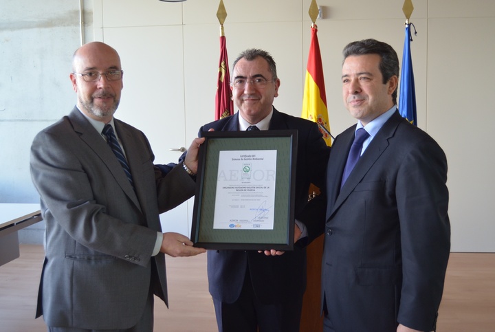 Acto de entrega del Certificado de Gestión Ambiental ISO 14001