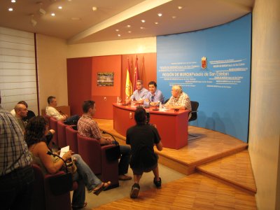 Presentación del "XIII Campeonato de Lanzamiento de Hueso de Oliva"
