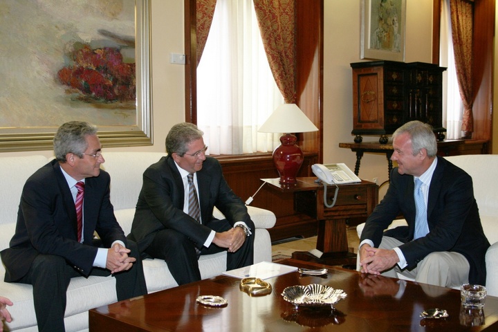 Valcárcel recibe al presidente de la Compañía Logística de Hidrocarburos CLH, José Luis López de Silanes