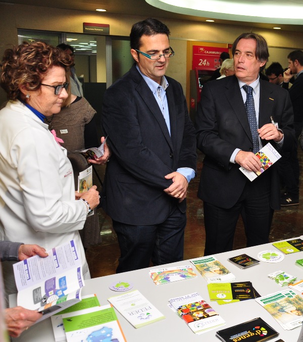 Stand informativo sobre Enfermedades Raras en la Arrixaca