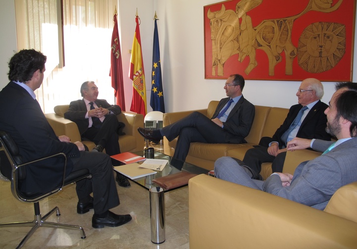 El consejero Manuel Campos recibe a los decanos decolegios profesionales de ingenieros agrónomos, caminos, canales y puertos, industriales y telecomunicaciones
