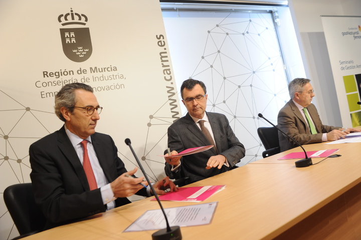 Firma convenio con Fundación Gas Natural sobre eficiencia energécia