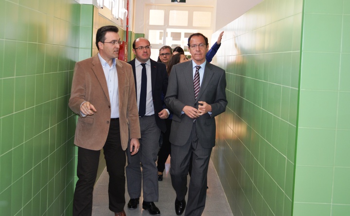 Visita al colegio de Educación Infantil y Primaria 'Nuestra Señora de los Dolores', de El Raal (2)