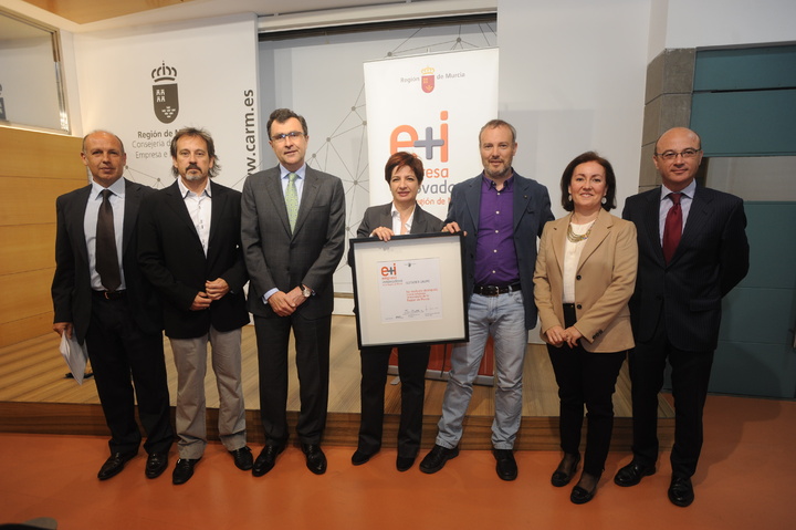 Ballesta entrega el distintivo 'Empresa Innovadora'