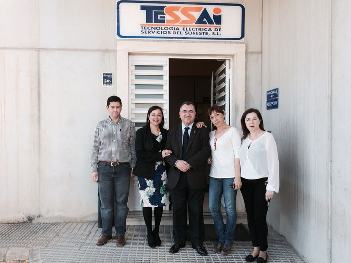 El consejero de Presidencia visita las instalaciones de la empresa Tessai