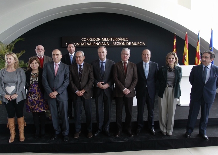 El presidente de la Comunidad, Ramón Luis Valcárcel, junto al presidente de la Generalitat Valenciana, Alberto Fabra, clausuran la jornada 'Corredor Mediterráneo: Murcia-Comunidad Valenciana', celebrada hoy en Alicante