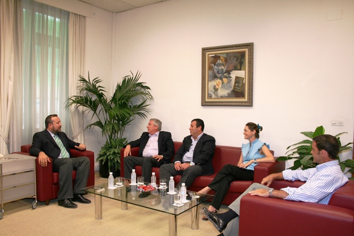 Heras, recibe al presidente de la COEC