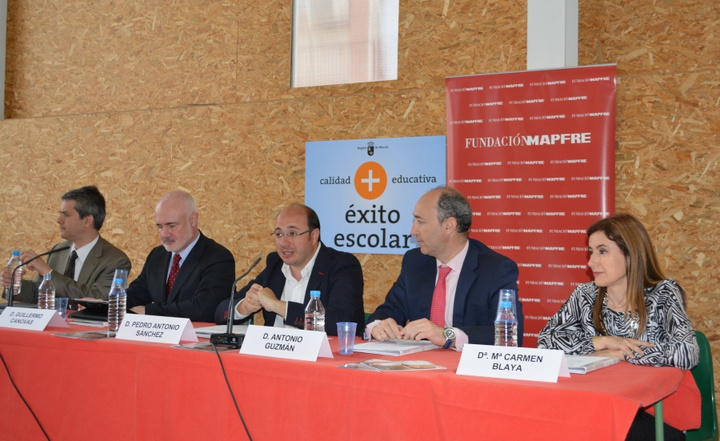 El consejero de Educación durante su intervención en la presentación de la iniciativa 'Controla TIC'