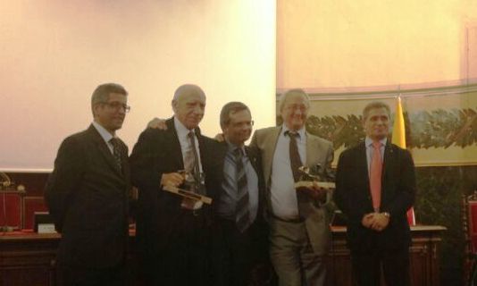 El doctor Pascual Parrilla recibe el premio 'Carlos Margarit'