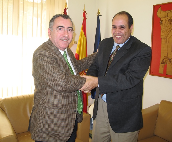 El consejero Manuel Campos se reúne con el delegado del Frente Polisario en la Región de Murcia
