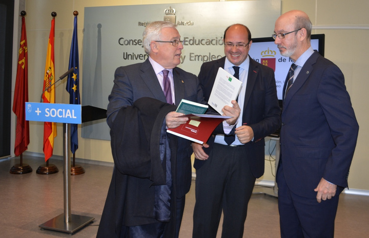 El consejero de Educación junto a los rectores de las universidades de Murcia y Cartagena
