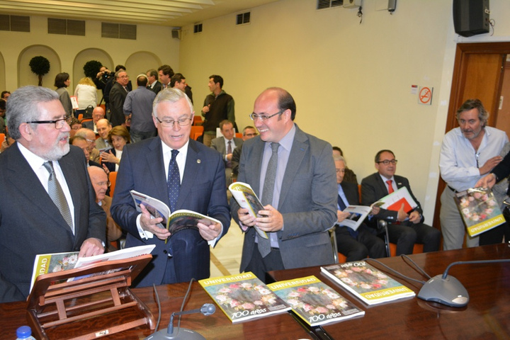 Presentación de la revista 'Centum'