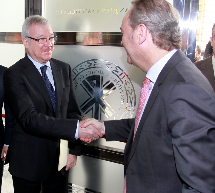 El presidente en funciones de la Comunidad de Murcia y presidente del Comité de las Regiones, Ramón Luis Valcárcel, y el presidente de la Generalitat, Alberto Fabra.