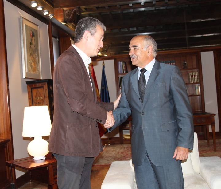 El presidente Alberto Garre recibe al secretario general del sindicato CCOO Región de Murcia, Daniel Bueno (1)