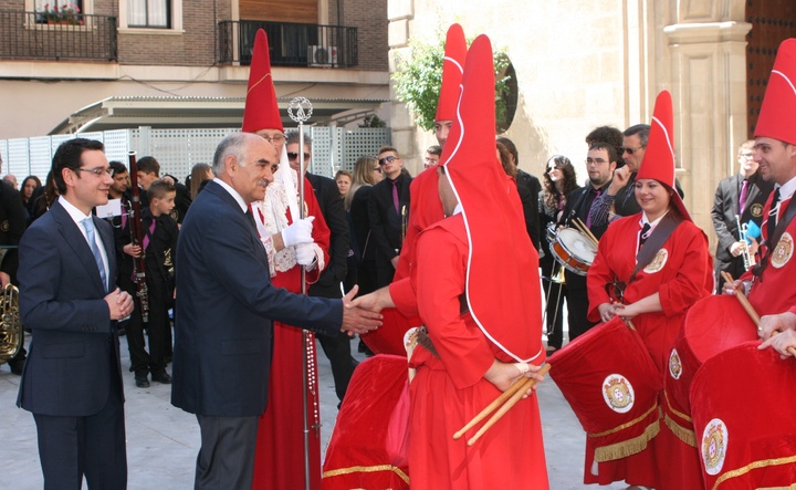 El presidente Garre recibe a la Convocatoria de la Cofradía de la Sangre de Murcia