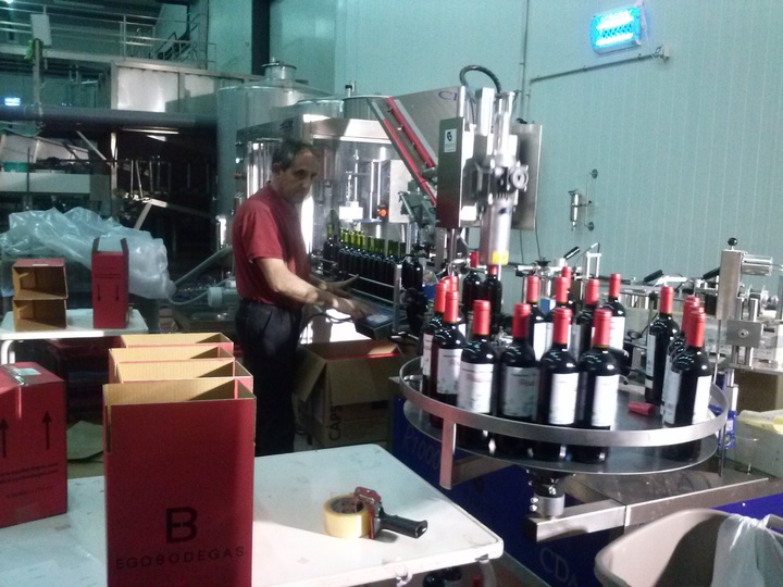Línea de embotellado correspondiente a uno de los proyectos sobre ampliación de una bodega