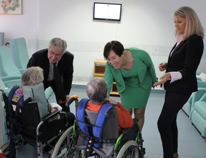 La consejera de Sanidad y Política Social visita la residencia de mayores 'Domingo Sastre' de Lorca
