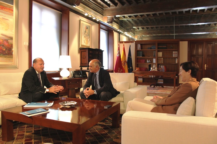 El presidente de la Comunidad recibe al presidente de la Fundación Diagrama, Francisco Legaz