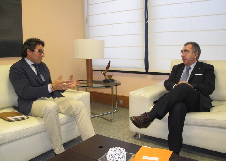 El consejero Manuel Campos se reúne con el director de zona de Levante y Baleares de Vías y Construcciones