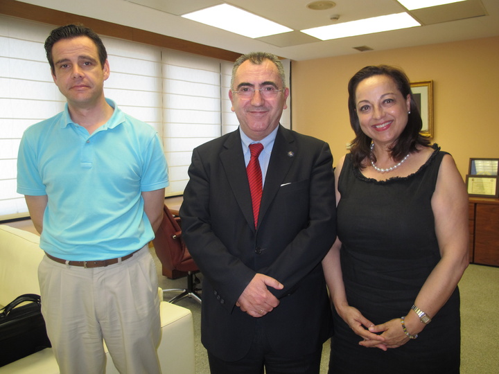 El consejero Manuel Campos recibe a la gerente de la empresa Tessai