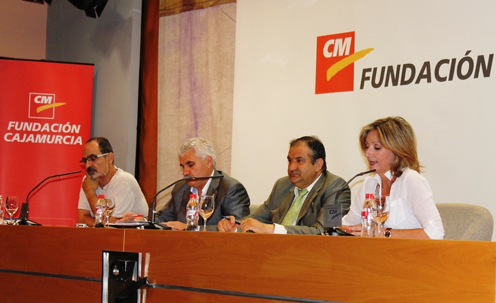 La directora general de Investigación e Innovación, Celia Martínez Mora, participa en la mesa redonda 'La visión de superación de la Universidad'