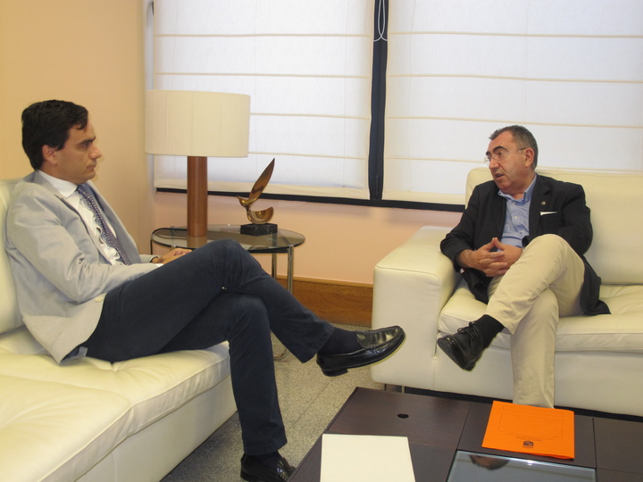 El consejero Manuel Campos mantiene reunión de trabajo con el director en Murcia de Ferrovial