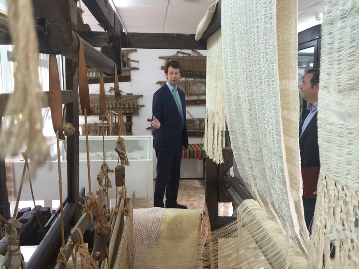Juan Carlos Ruiz visita el Museo de la Huerta de Alcantarilla-telares