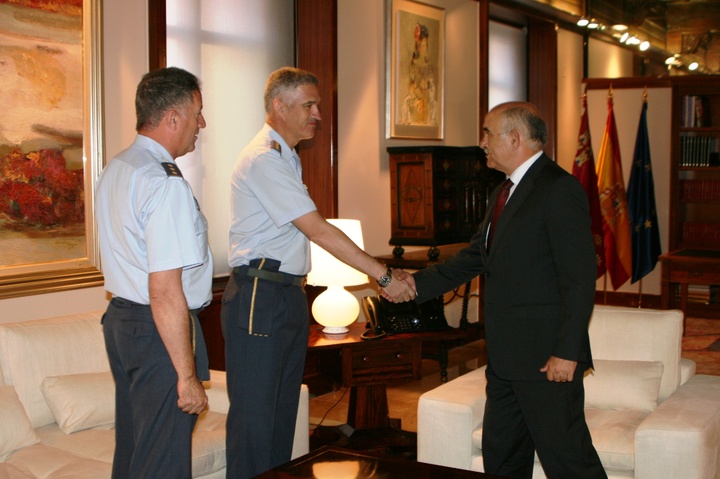 El presidente Alberto Garre recibe a representantes de la AGA (1)