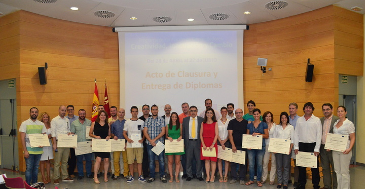 Acto de entrega de diplomas del Programa de Formación para Emprendedores en Creatividad, Innovación y Cambio