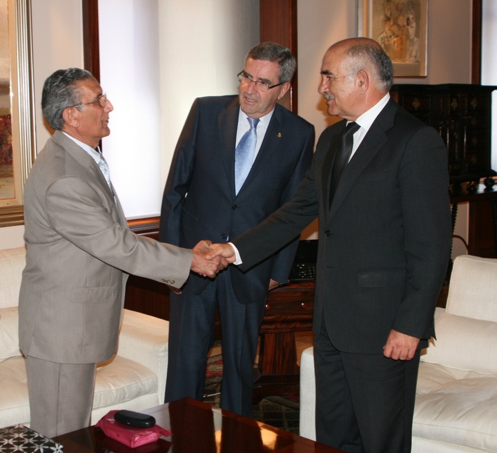 El presidente Garre recibe a la Agrupación California del Santísimo y Real Cristo de la Misericordia de Cartagena