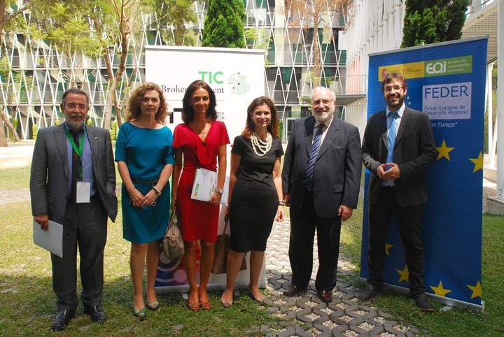 La directora del Info, Reyes Samper (c), inauguró Murcia TIC Brokerage Event
