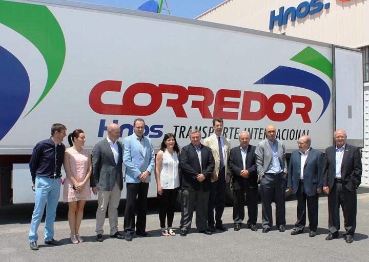 Juan Carlos Ruiz visita la empresa Hermanos Corredor en Cieza