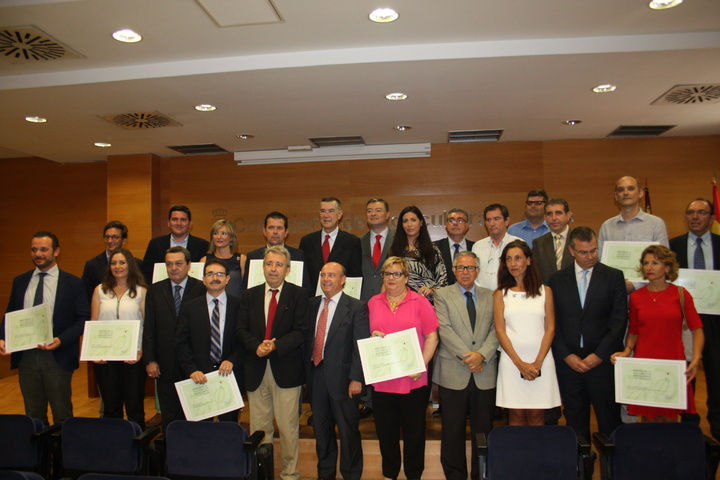 Foto de familia de los premiados