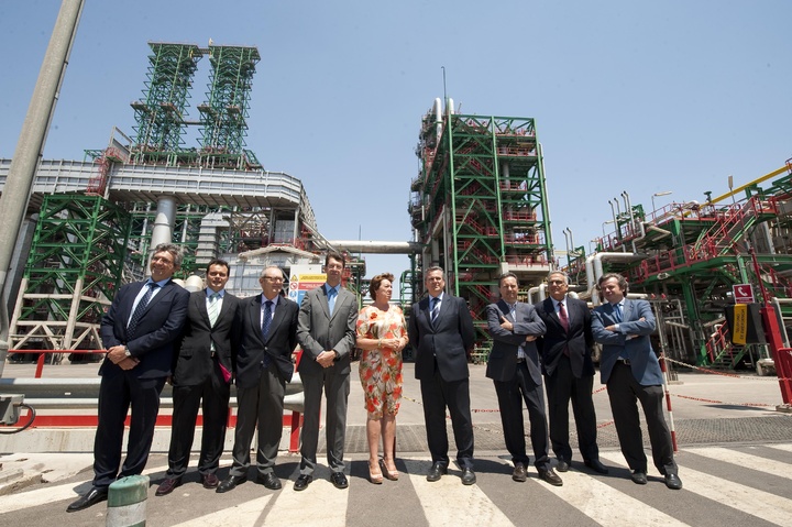 El consejero Juan Carlos Ruiz visita la refinería Repsol