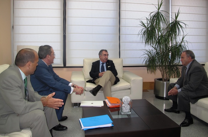 El consejero Manuel Campos se reúne con el presidente del Grupo IASA