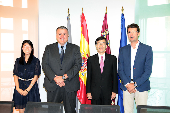 Reunión con los embajadores de India y de Japón (2)
