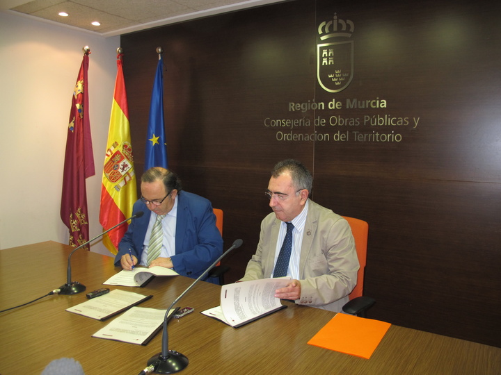 Firma convenio para el proyecto de pasarela peatonal entre las Salinas de San Pedro y La Manga