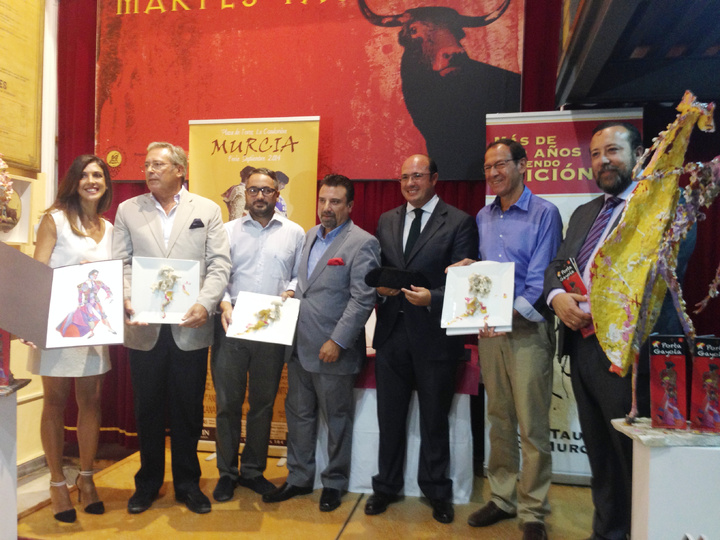 Entrega distinción 'Montera de oro' de la revista 'A Porta Gayola'
