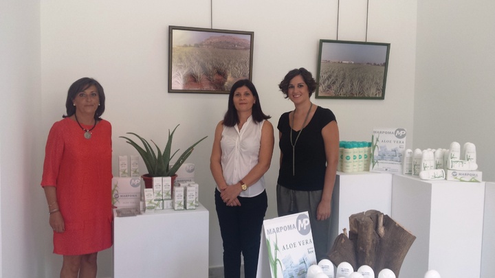 La directora general de Consumo, Comercio y Artesanía inaugura una muestra de cosméticos naturales en Cartagena