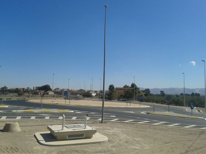 Rotonda en el final del tramo de la carretera RM-D16