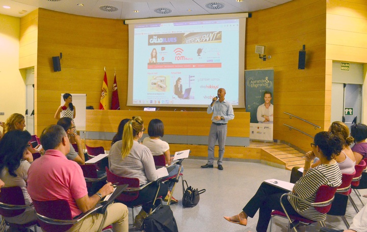 Ciclo del Info 'Los viernes aprende & emprende'